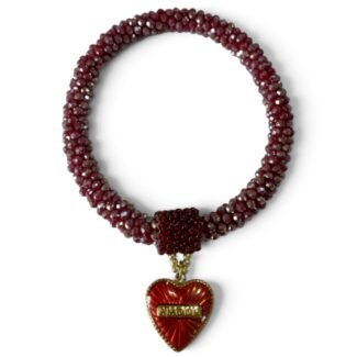 Hair Bracelet HYPNOCHIC à perles bordeaux, pendentif cœur rouge avec inscription AMORE dorée.