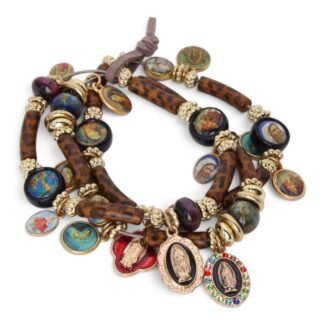 Bracelet ressort Marie Sacrée à perles brunes, détails dorés et médailles religieuses